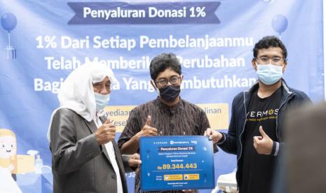 Evermos Beri Bantuan Peralatan Kesehatan ke Rumah Sakit Bersalin Cuma-Cuma (RBC) Bandung.