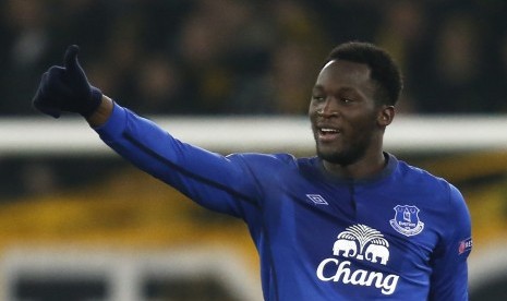 Everton's Romelu Lukaku celebrates after scoring a goal against BSC Young Boys during their Europa League round of 32 first leg soccer match in Bern, February 19, 2015.