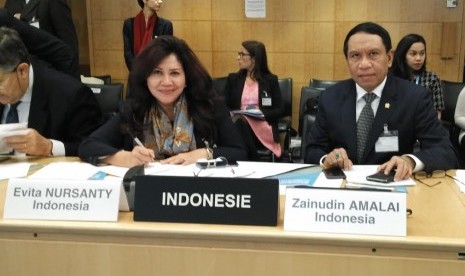 Evita Nursanty dan Zainudin Amali turut berpartisipasi dalam kegiatan Meeting of the OECD Global Parliamentary Network di Paris, Prancis, Rabu (12/10).