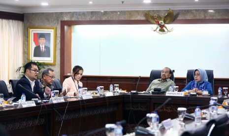 Executive brief yang diadakan oleh Dewan Perwakilan Daerah (DPD) RI bersama Komnas Ham, aktivis UNHCR, dan akademisi Universitas Indonesia, di Komplek Senayan Jakarta, Senin (11/9).