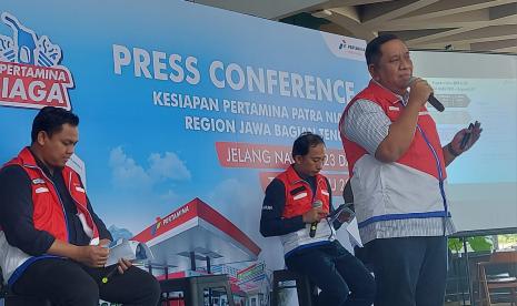 Executive General Manager (EGM) Pertamina Patra Niaga Regional Jawa Bagian Tengah, Aji Anom Purwasakti memaparkan kesiapan menyambut libur Natal 2023 dan Tahun Baru 2024, di Semarang, Jawa Tengah, Selasa (12/12).