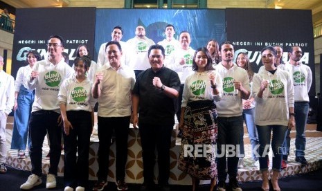 Executive Produser Bumilangit Entertainment Erick Thohir memberikan sambutan dalam peluncuran jagat sinema Bumilangit Jilid 1 di Plaza Senayan, Jakarta, Ahad (18/8). Jagat Sinema Bumilangit akan dibuka dengan patriot pertama yaitu gundala yang filmnya akan tayang pada 29 Agustus 2019.