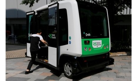 EZ10 Robot Shuttle, bus tanpa sopir (swakemudi) yang diluncurkan di Jepang, Kamis (7/7)