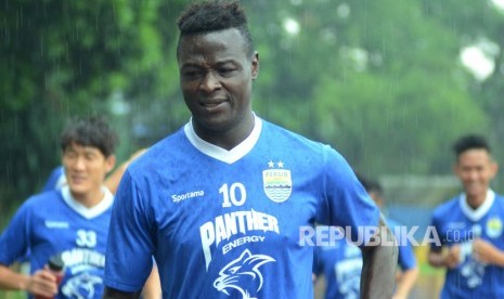 Ezechiel N'Douassel hijrah ke Bhayangkara FC