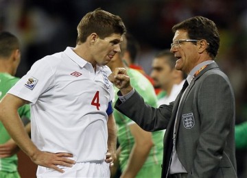 Fabio Capello dan kapten Inggris Stevan Gerrard.