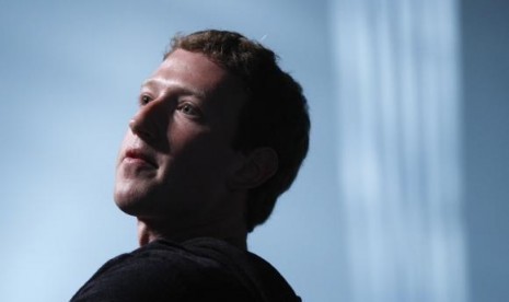 Facebook CEO Mark Zuckerberg sits for audience questions in an onstage interview for the Atlantic Magazine in Washington, September 18, 2013.