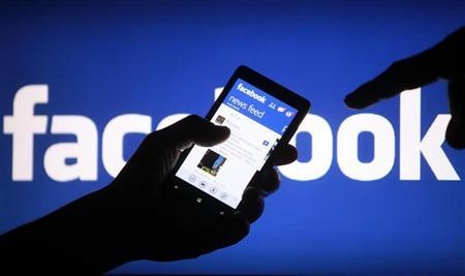 Facebook untuk smartphone (ilustrasi)