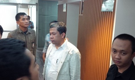 Fahri Hamzah saat menemui penyidik KPK