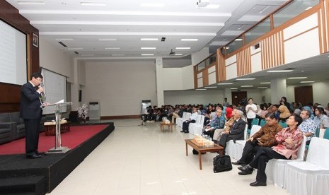 Fakultas Ekonomi Universitas Al Azhar Indonesia (UAI) bersama Pusat Bahasa Mandarin UAI mengadakan Seminar Internasional dengan tema “Economic and Financial Relations Between Indonesia and China”. 