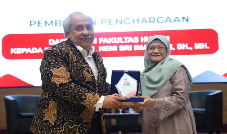 Fakultas Hukum (FH) Unisba menggelar acara bertajuk 35 Persembahan Tri Dharma Prof Dr Neni Sri Imaniyati, SH MHum, di Aula Utama Unisba