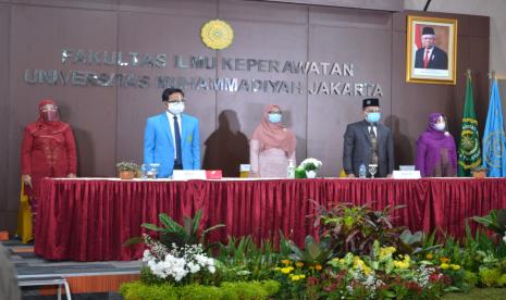 Fakultas Ilmu Keperawatan Universitas Muhammadiyah (FIK UMJ) Jakarta sedang berbahagia. Pada 3 Maret 2021 lalu menggelar kegiatan Pemberian SK Yudisium atas kelulusan 16 mahasiswanya dari Program Studi Spesialis Keperawatan Medikal Bedah (Prodi Spesialis KMB). Kegiatan pelepasan lulusan tersebut begitu berarti bagi civitas akademika sebagai momentum sejarah karena lulusan Program Studi Spesialis KMB ini tak hanya adalah angkatan pertama di FIK UMJ, namun juga lulusan pertama dari perguruan tinggi swasta dan kedua se-Indonesia setelah Universitas Indonesia. 