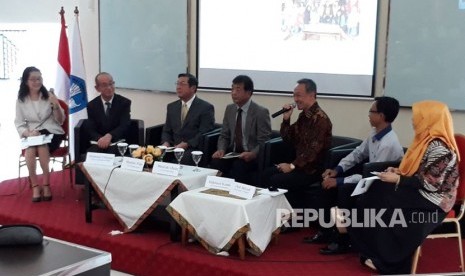 Fakultas Ilmu Komunikasi Universitas Mercu Buana bekerja sama dengan stasiun televisi Tokyo MX TV menggelar seminar bertajuk Persahabatan Indonesia-Jepang Melalui Teknologi Pertanian di Ruang Prof Harun Zain Universitas Mercu Buana, Jakarta, Senin (5/2).