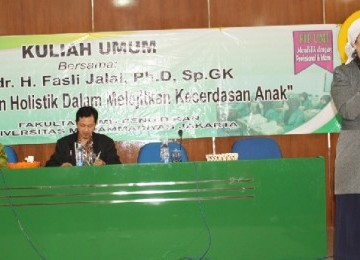 Fakultas Ilmu Pendidikan (FIP) UMJ dengan menggelar seminar bertema “Pendidikan Holistik dalam Melejitkan Kecerdasan Anak” yang dilangsungkan di Aula Pascasarjana Lt. 3 pada Selasa (13/2)