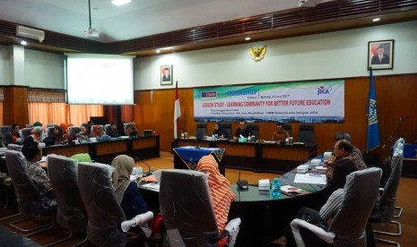 Fakultas Keguruan dan Ilmu Pendidikan (FKIP) Univeristas Muhammadiyah Malang (UMM) berkolaborasi dengan Japan International Cooperation Agency (JICA) menggelar workshop bertajuk Learning Community for Better Future Educations, Sabtu (22/7). 