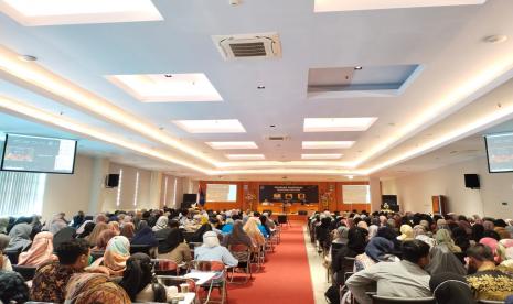 Fakultas Keguruan dan Ilmu Pendidikan (FKIP) Universitas Muhammadiyah Purwokerto (UMP) menggelar seminar nasional pendidikan secara luring pada Sabtu (27/08/2022) lalu di Aula Syamsuhadi Irsyad Gedung Ar Fachruddin UMP. 