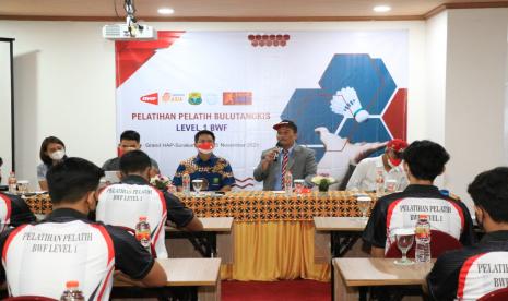 Fakultas Keolahragaan (FKOR) Universitas Sebelas Maret (UNS) Solo mengadakan pelatihan pelatih bulu tangkis bertaraf internasional, yakni Pelatihan Pelatih Badminton World Federation (BWF) Level 1 pada 23-28 November 2021. 