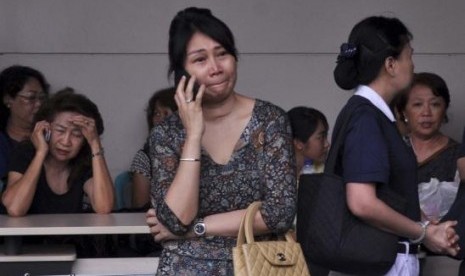 Family members of passengers on board AirAsia flight QZ8501 wait for information inside the AirAsia crisis centre at Juanda Airport in Surabaya, East Java December 28, 2014.