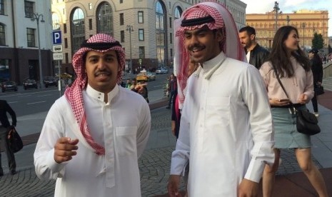 Fan Arab Saudi di laga pembuka Grup A di Stadion Luzhniki, Moskow, Kamis (14/6). 