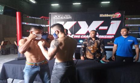 Fase timbang badan para peserta Kickboxing Championship 2020.