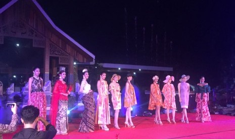 Fashion Show yang diselenggarakan di Purwakarta pada Sabtu (12/8).