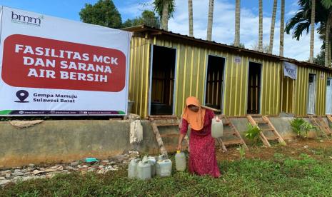 Fasilitas MCK bagi pengungsi gempa Mamuju