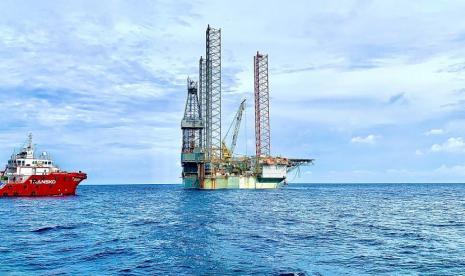 Industri hulu migas memberikan kontribusi besar terhadap perekonomian nasional karena amanat pemenuhan kebutuhan energi sekaligus mendorong pertumbuhan industri lain di sekitarnya, termasuk industri petrokimia. Industri hulu migas memiliki nilai strategis yang sangat penting dalam industri petrokimia. 