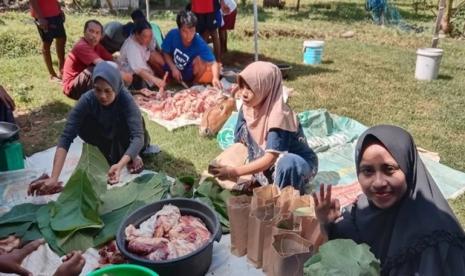 Fatayat Nahdlatul Ulama (NU) Bawean, Gresik, Jawa Timur, menerapkan konsep zero waste di Idul Adha 1445 H kini.