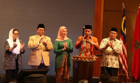 Fatayat NU menggelar acara bertajuk The International Young Moslem Women Forum (IYMWF) di Jakarta. Acara yang dibuka oleh presiden Jokowi ini dihadiri oleh ratusan peserta dari dalam dan luar negeri. 