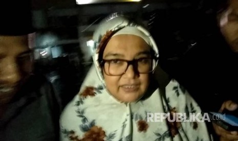 Fatimah Hussein Assegaf usai menjalani pemeriksaan di Ditreskrimsus Mapolda Metro Jaya, Selasa (13/6).