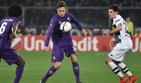 Federico Chiesa (tengah).