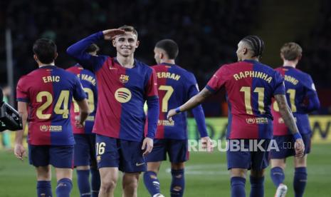 Fermin Lopez selebrasi setelah mencetak gol untuk Barcelona ke gawang Valencia dalam pertandingan La Liga Spanyol di Stadion Olimpiade Lluis Companys, di Barcelona, Senin (27/1/2025) dini hari WIB.