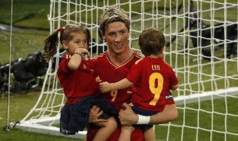 Fernando Torres dan kedua buah hatinya.