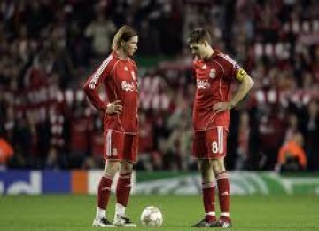 Fernando Torres (kiri) dan Steven Gerrard