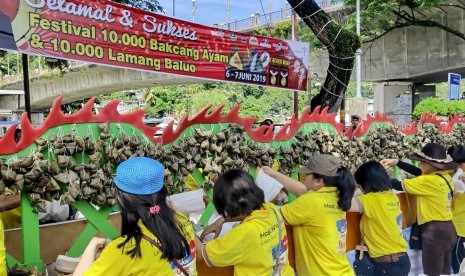 Festival Bakcang dan Lamang Baluo yang digelar di Kawasan Kota Tua, Padang, Sumatera Barat (Sumbar), pada 6-7 Juni 2019 memecahkan rekor Museum Rekor Dunia Indonesia (MURI).