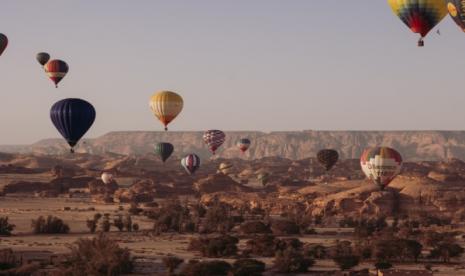 Festival langit AlUla Moments yang bekerja sama dengan SAHAB (Federasi Balon Arab Saudi) telah memecahkan gelar Guinness World Records untuk Pertunjukan Cahaya Balon Udara Panas Terbesar di Dunia.