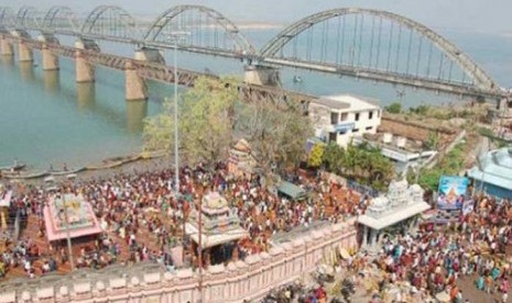 Festival Pushkaralu di India