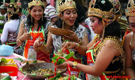 Festival rujak uleg. 