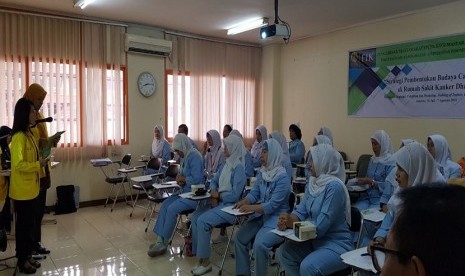  FIK UI melakukan kegiatan Pengabdian Masyarakat yang berjudul “Strategi Pembentukan Budaya Caring Perawat di Rumah Sakit Kanker Dharmais”