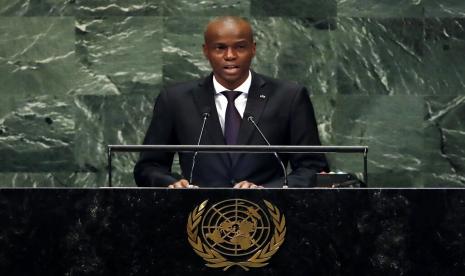 FILE - Dalam foto arsip 27 September 2018 ini, Presiden Haiti Jovenel Moise berpidato di sesi ke-73 Majelis Umum Perserikatan Bangsa-Bangsa, di markas besar PBB di New York. Moïse dibunuh setelah sekelompok orang tak dikenal menyerang kediaman pribadinya, kata perdana menteri sementara negara itu dalam sebuah pernyataan Rabu, 7 Juli 2021.