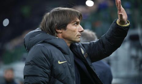  FILE - Pelatih Inter Antonio Conte saat pertandingan sepak bola Serie A Italia FC Inter vs Hellas Verona di Stadion Giuseppe Meazza di Milan, Italia 9 November 2019 (diterbitkan ulang pada 26 Mei 2021).