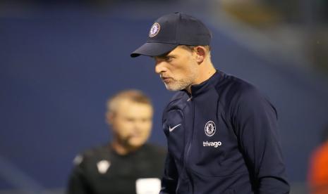  FILE - Pelatih kepala Chelsea Thomas Tuchel pergi setelah pertandingan sepak bola grup E Liga Champions antara Dinamo Zagreb dan Chelsea di stadion Maksimir di Zagreb, Kroasia, Selasa, 6 September 2022. Thomas Tuchel telah dipecat oleh Chelsea hanya satu bulan ke dalam musim. Keputusan kepemilikan baru Chelsea datang sehari setelah tim kalah dari Dinamo Zagreb 1-0 dalam pertandingan grup pertamanya di Liga Champions. Chelsea telah kehilangan dua dari enam pertandingan pertamanya di Liga Premier. 