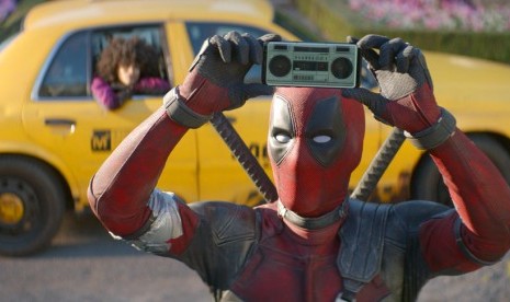 Film Deadpool yang dibintangi Ryan Reynolds.