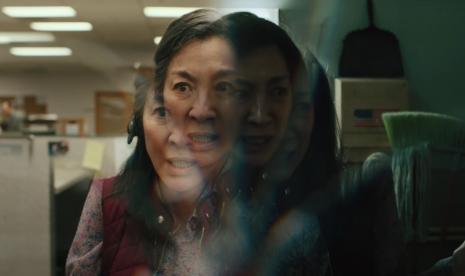 Film Everything Everywhere All At Once yang dibintangi Michelle Yeoh sudah tayang di bioskop sejak Rabu (22/6/2022).