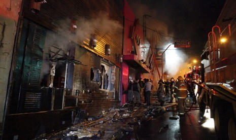 Firefighters work to douse a fire at the Kiss Club in Santa Maria city, Rio Grande do Sul state, Brazil, Sunday.