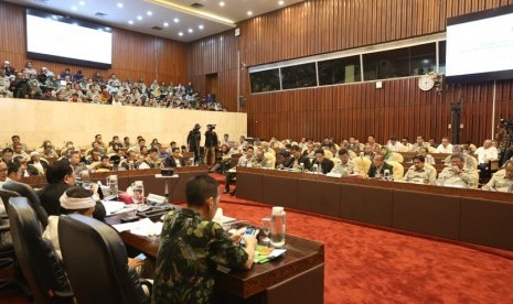 Firman Soebagyo, Anggota Komisi IV DPR RI saat Rapat Kerja bersama Menteri Pertanian menyatakan swasembada pangan tidak akan tercapai secara maksimal jika ada pembiaran pelaku alih fungsi lahan pertanian