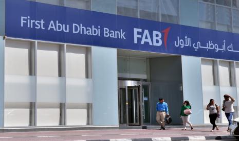 First Abu Dhabi Bank (FAB), bank terbesar di Uni Emirat Arab (UEA) secara resmi membuka kantor perwakilannya di Indonesia. FAB) menerbitkan sukuk atau obligasi syariah senilai 500 juta dolar AS (setara Rp 7,78 triliun) pada Senin (9/1/2023).