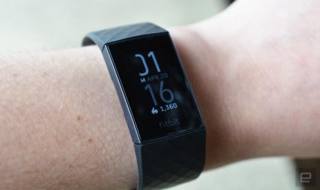 FitBit Charge 4. Pengguna Fitbit akan Dipaksa Bermigrasi ke Akun Google pada 2025