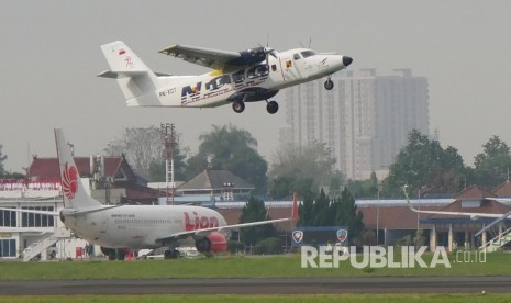 Flight Test pesawat N219 di landasan pacu Bandara Husain Sastranegara, Kota Bandung (Ilustrasi)