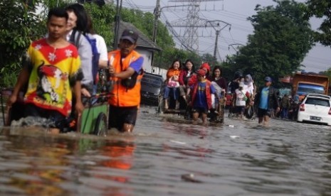 Flood in Bandung, West Java, on Monday, December 22, 2014.