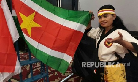 Florence Hartini Wangsabesari-Jamin, warga negara Suriname keturunan Jawa yang menjadi satu-satunya pelatih pencak silat perempuan di sana. Hartini juga menjabat sebagai Presiden Asosiasi Pencak Silat Suriname (SPSA). 